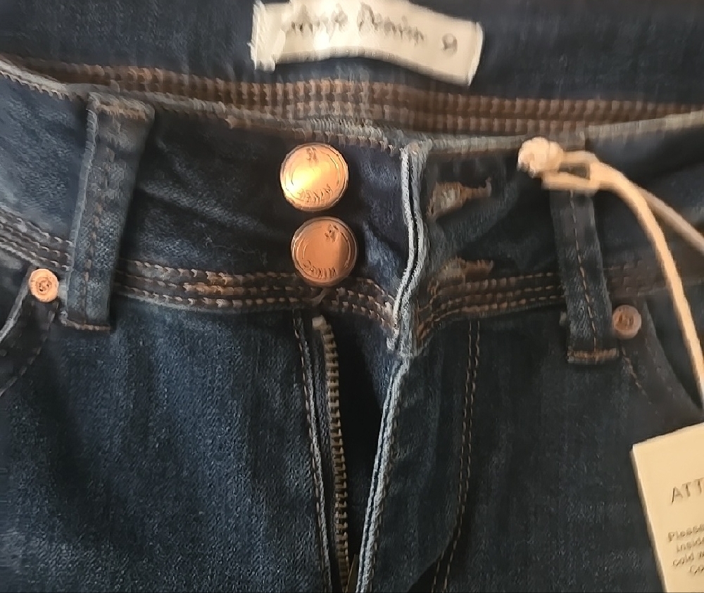 2/10$ Blue Distressed Ankle Jeans with pearls - Picture 3 of 3